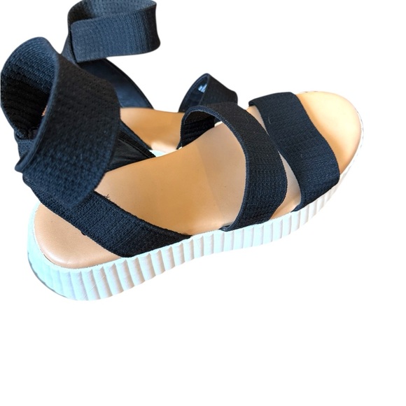 Steve Madden Shoes - NWOT- Steve Madden Stylish Black Sandals with Cream Sole